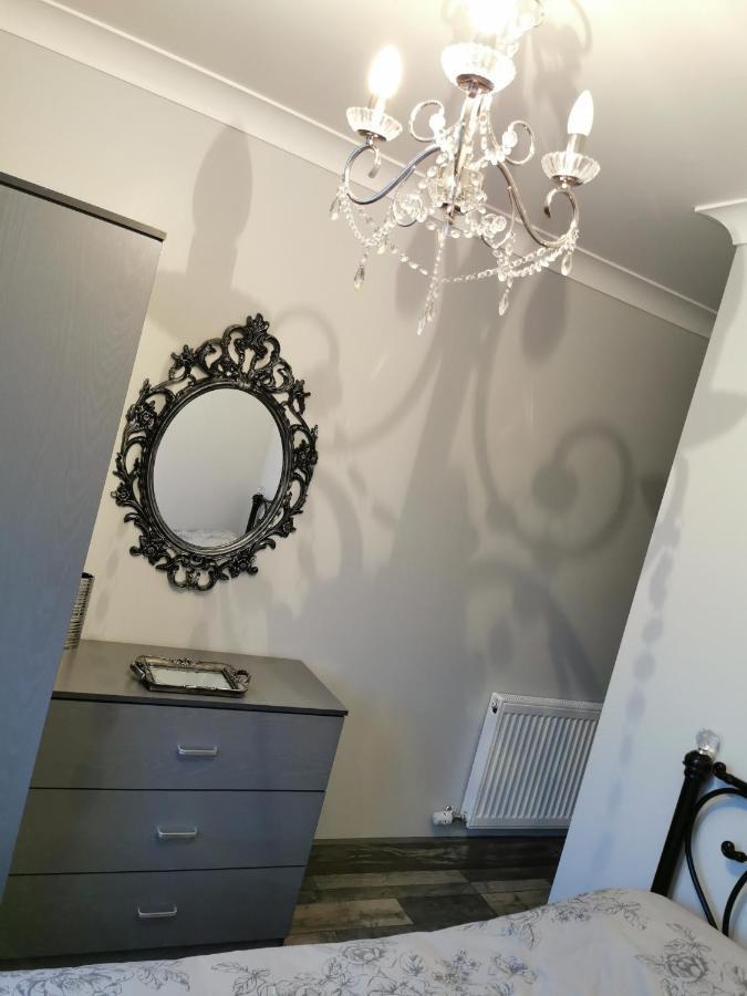 Palaz 2 - 2 Bedroom Flat Edmonton Exterior photo