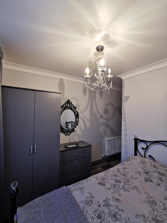 Palaz 2 - 2 Bedroom Flat Edmonton Exterior photo