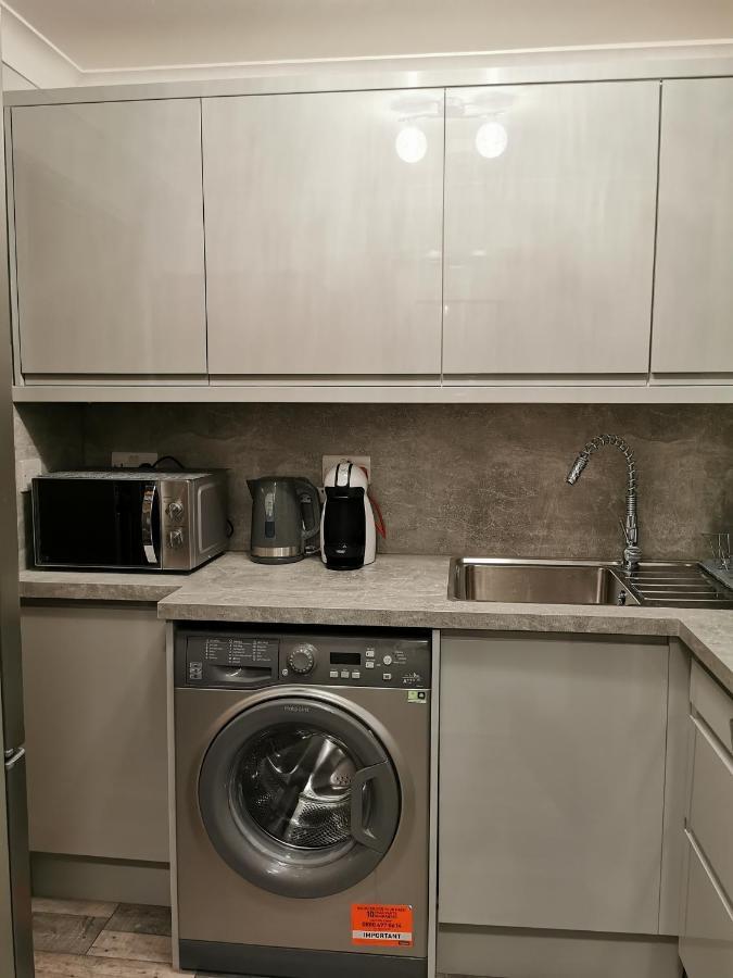 Palaz 2 - 2 Bedroom Flat Edmonton Exterior photo